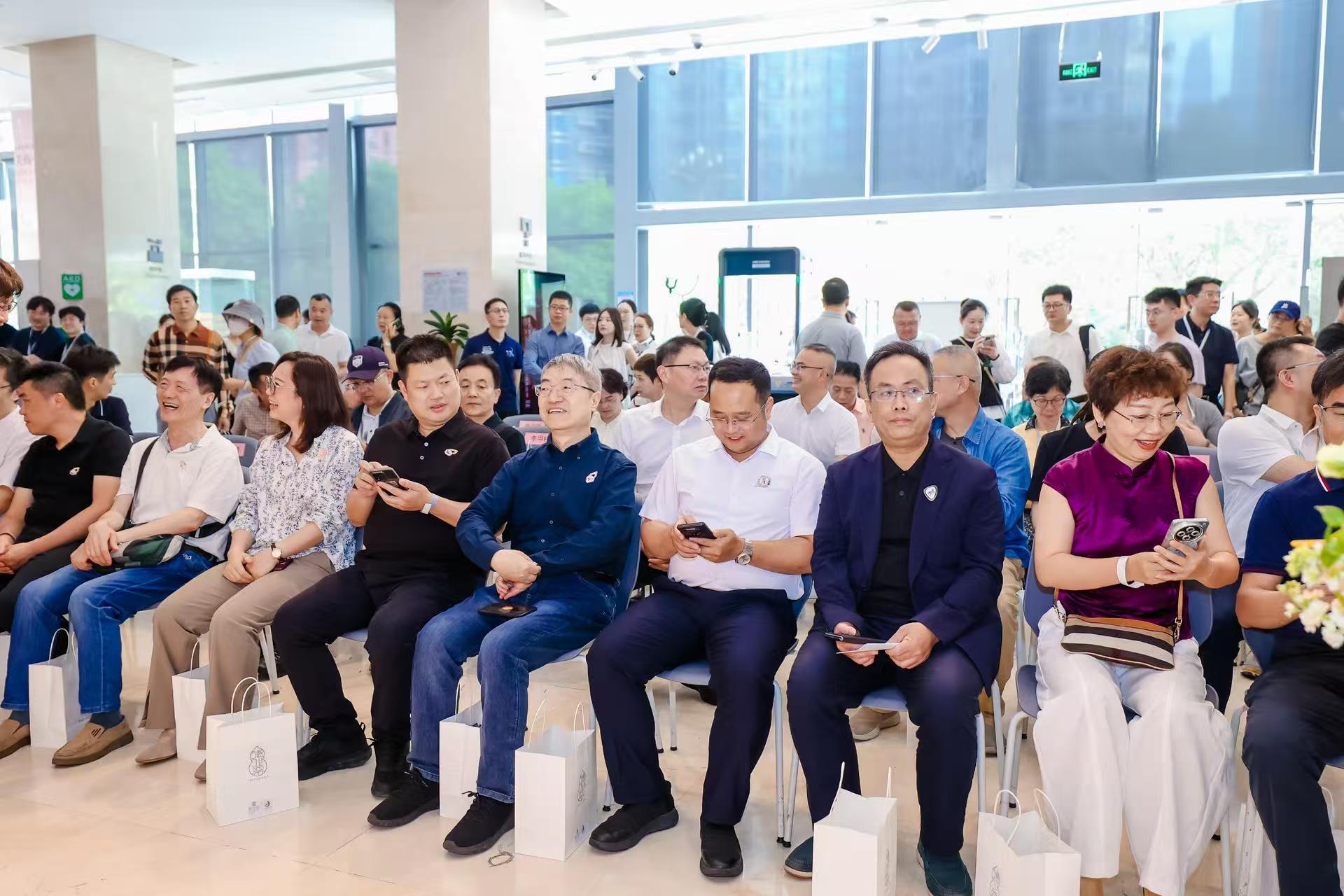 穿越古今的东方美学之旅！非&middot;常白——“中国白 德化瓷”美学大展在关山月美术馆展出