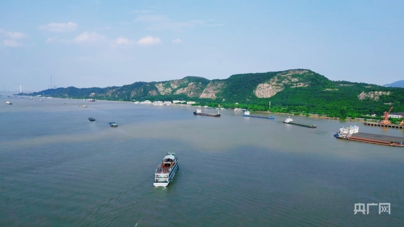 长江南京段（央广网记者吕倩媛 摄）