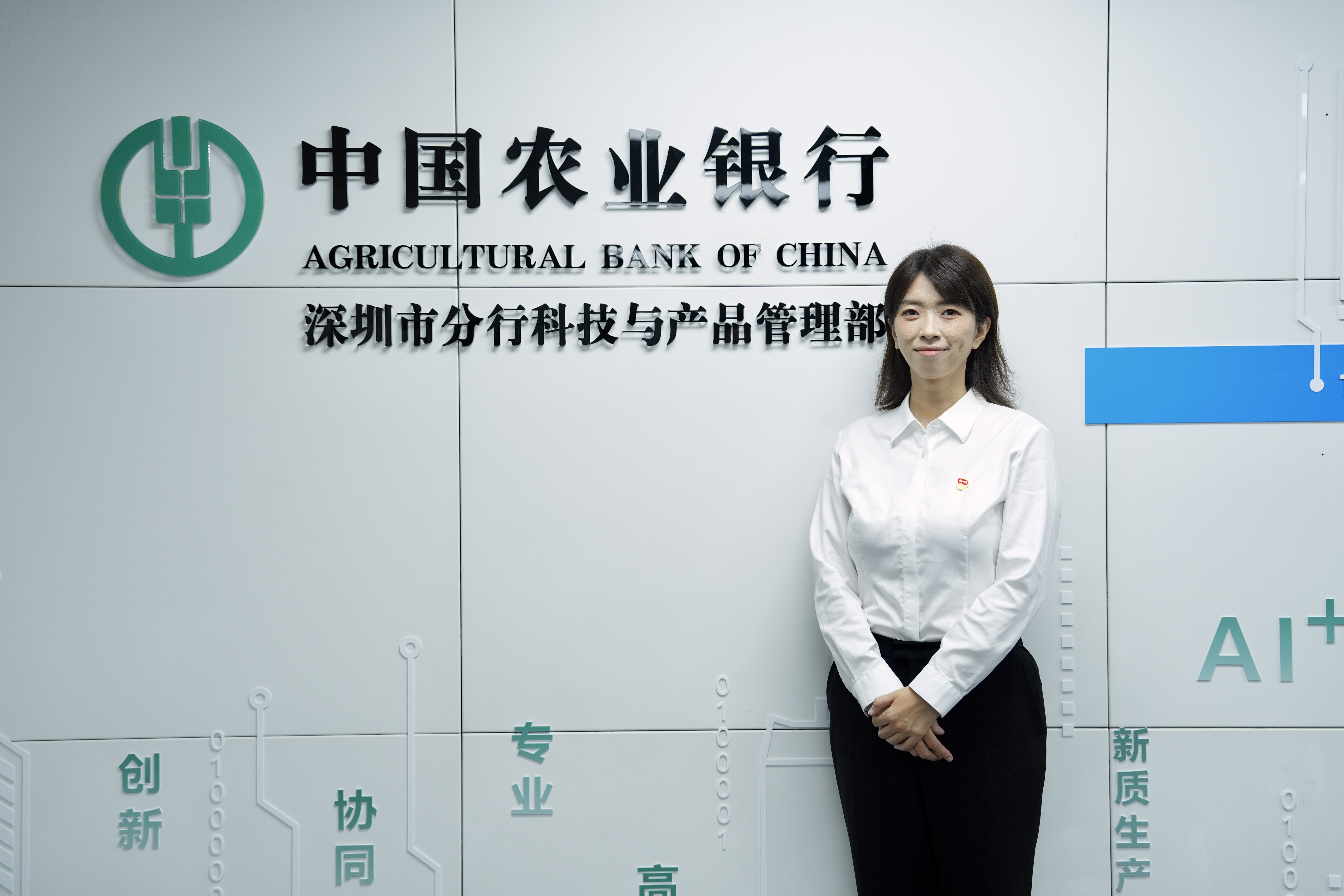 凤对话｜全国五一劳动奖章得主张康：以“架桥人”岁月沉淀，执科技妙笔绘金融绚丽新篇