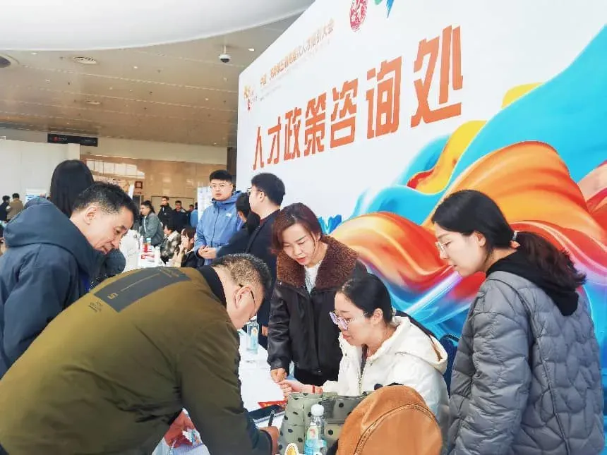 （中国•济南第五届高层次人才招引大会现场 图源：凤凰网山东 国天香）