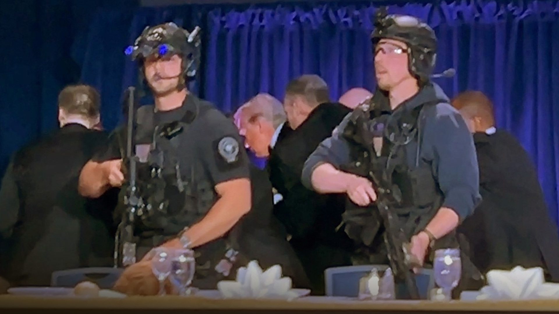 万斯先撤？特朗普：我想观察现场情况