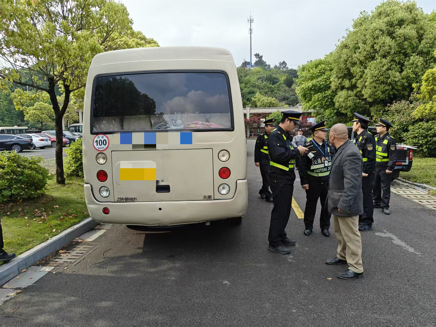 筑牢安全防线 护航平安出行——宁波市交通执法队联合多部门开展节前道路运输市场专项整治