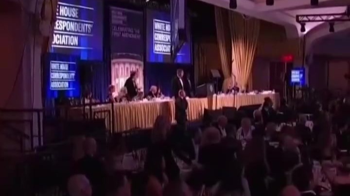 白宫晚宴枪击现场细节曝光：连续4声枪响，众人躲桌下紧急避险