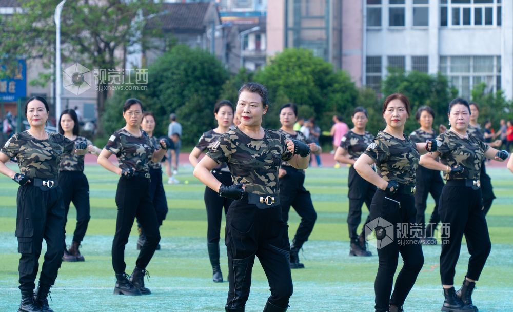 江西金溪：公益展演迎“五一”（图）