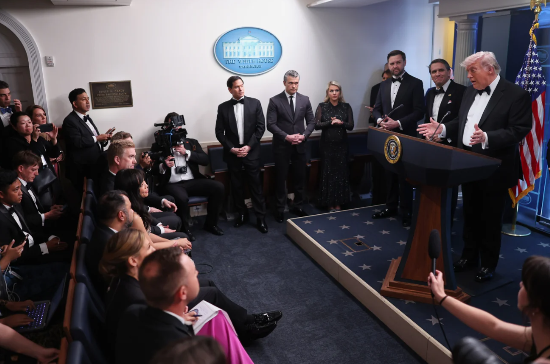 “我不愿说这是一种荣幸”,特朗普又自夸上了