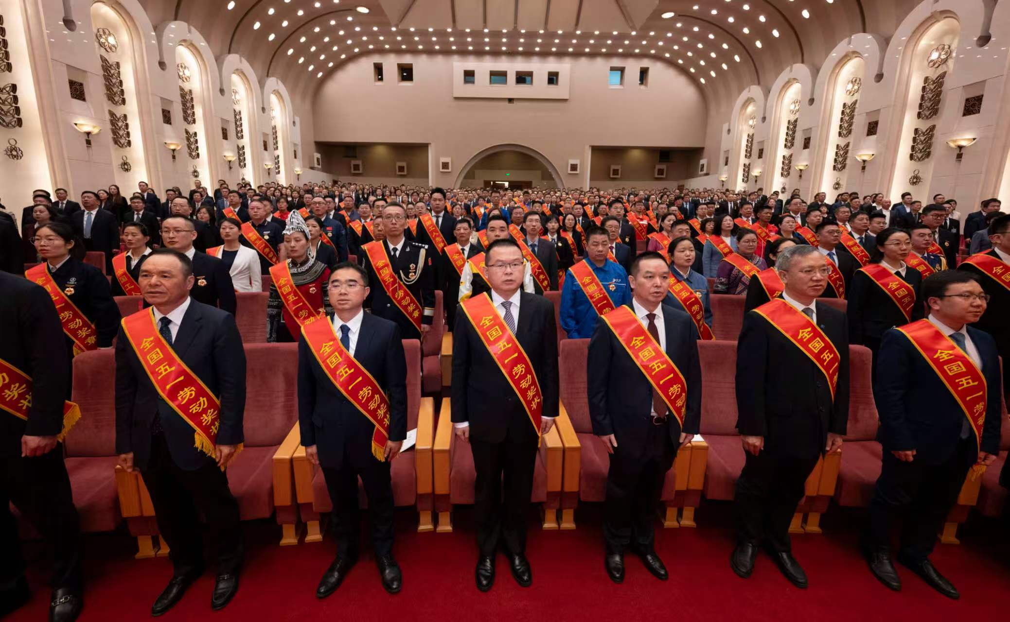 图源:新华社