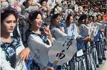济南鲁超啦啦队惊现夏雨荷：文旅切勿舍本逐末