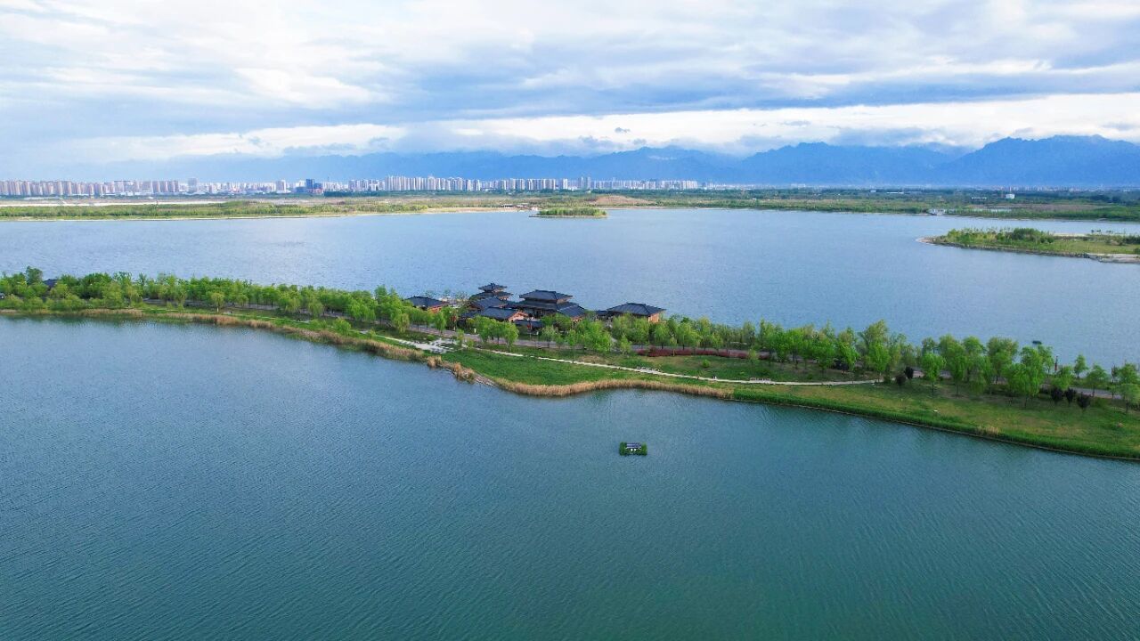 远眺湖光   图片来源：昆明池&middot;七夕公园