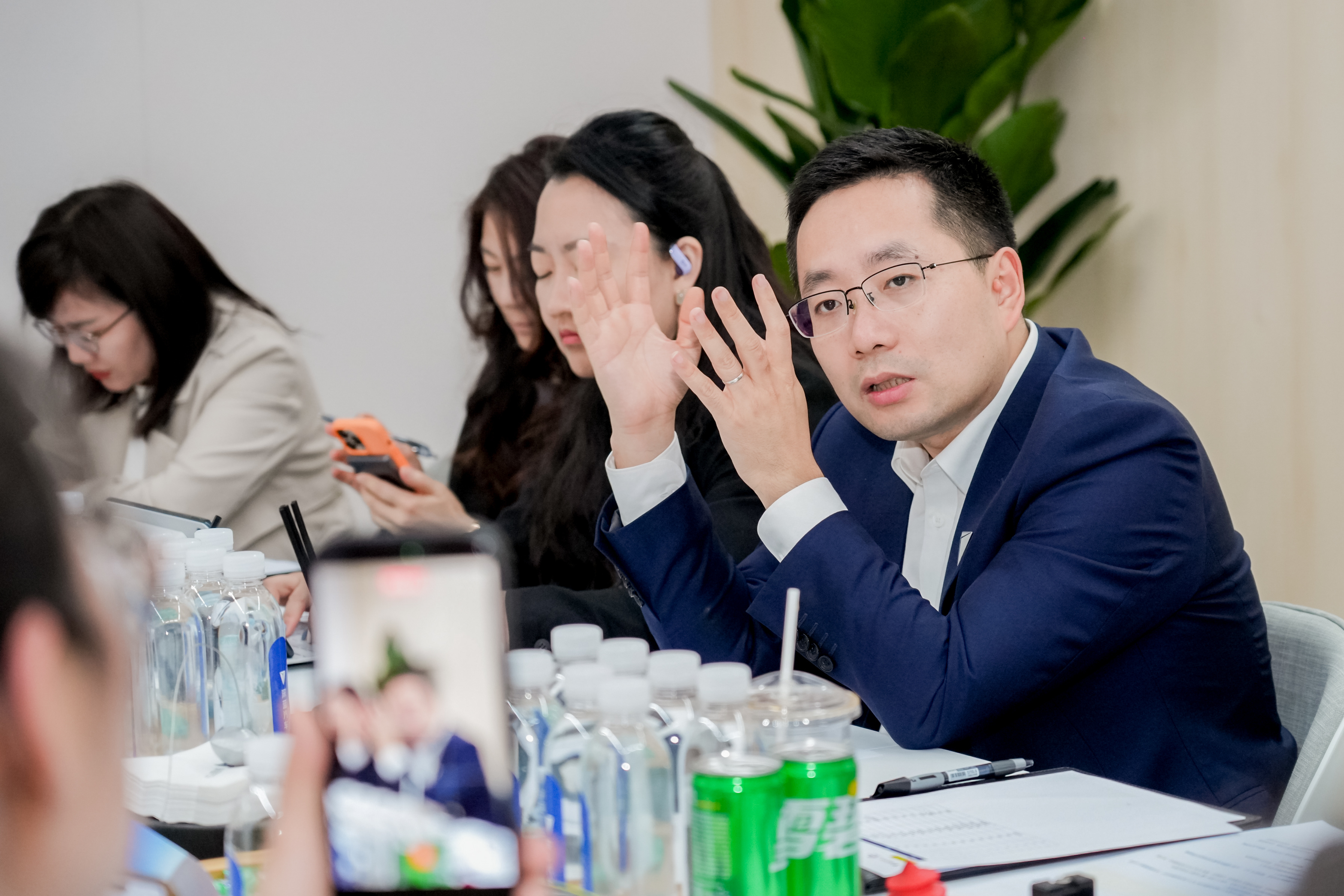 深蓝汽车：先留在牌桌上，再把品牌力与市场力补上来