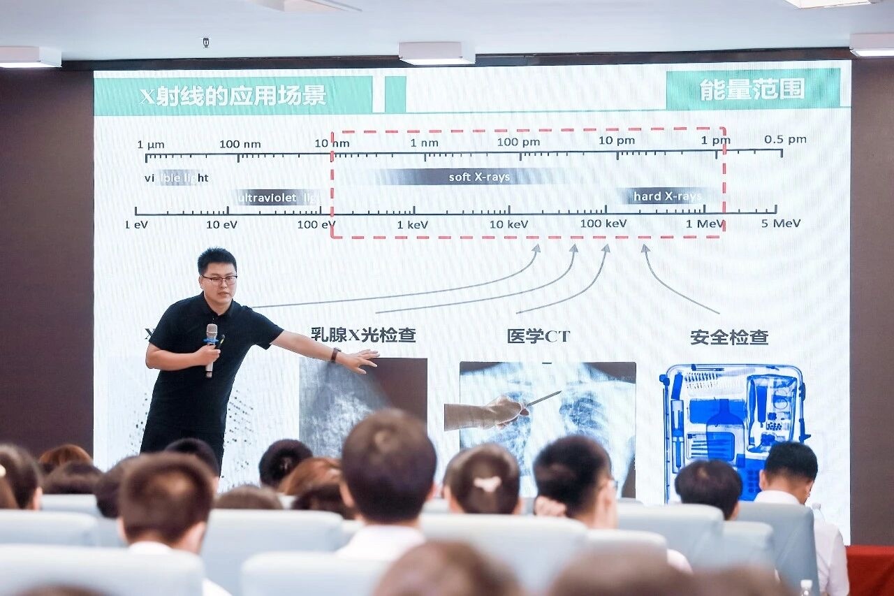 靳志文授课中