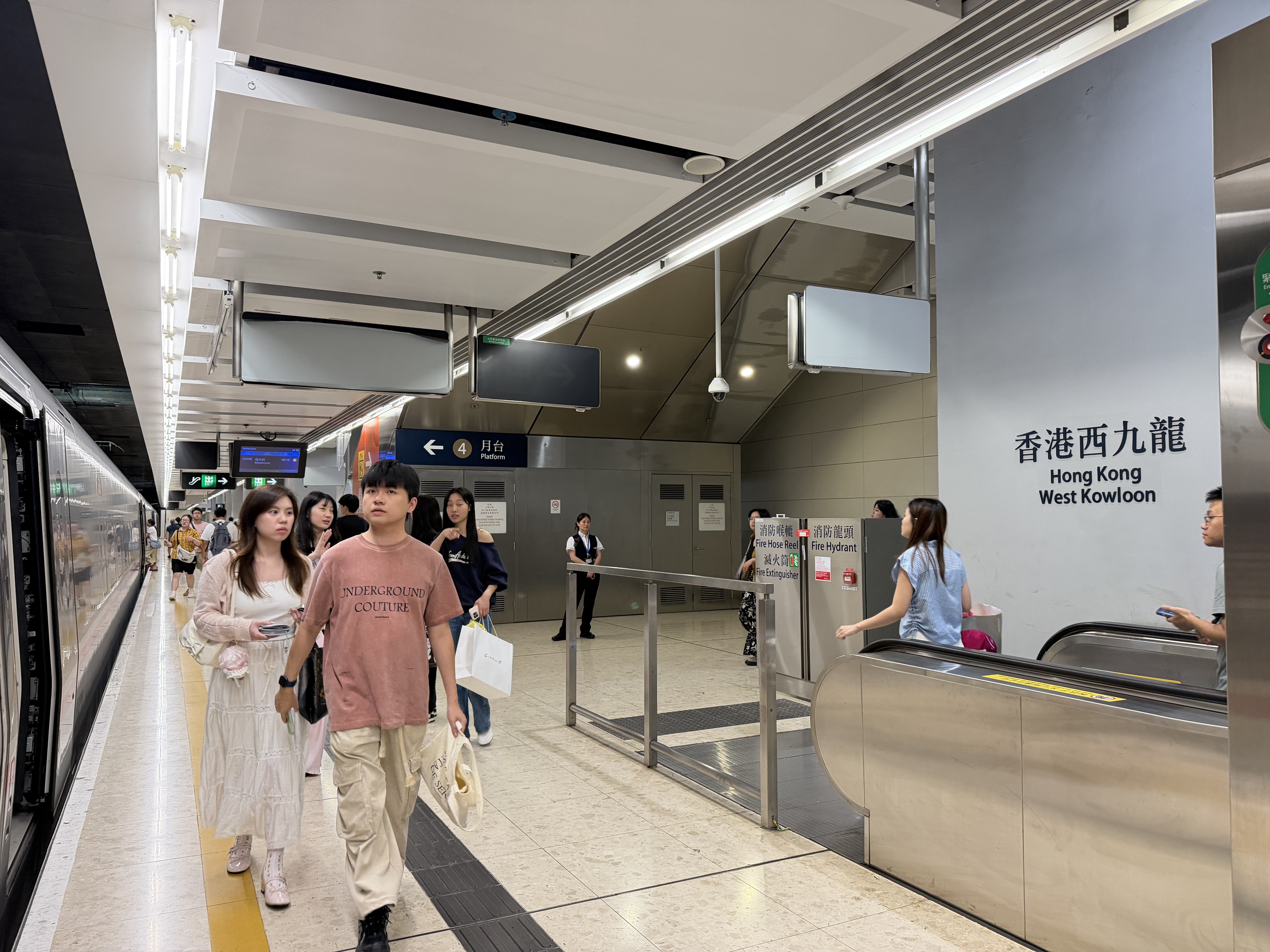 跨境客流持续走高  广深港高铁成为湾区互联互通“黄金通道”