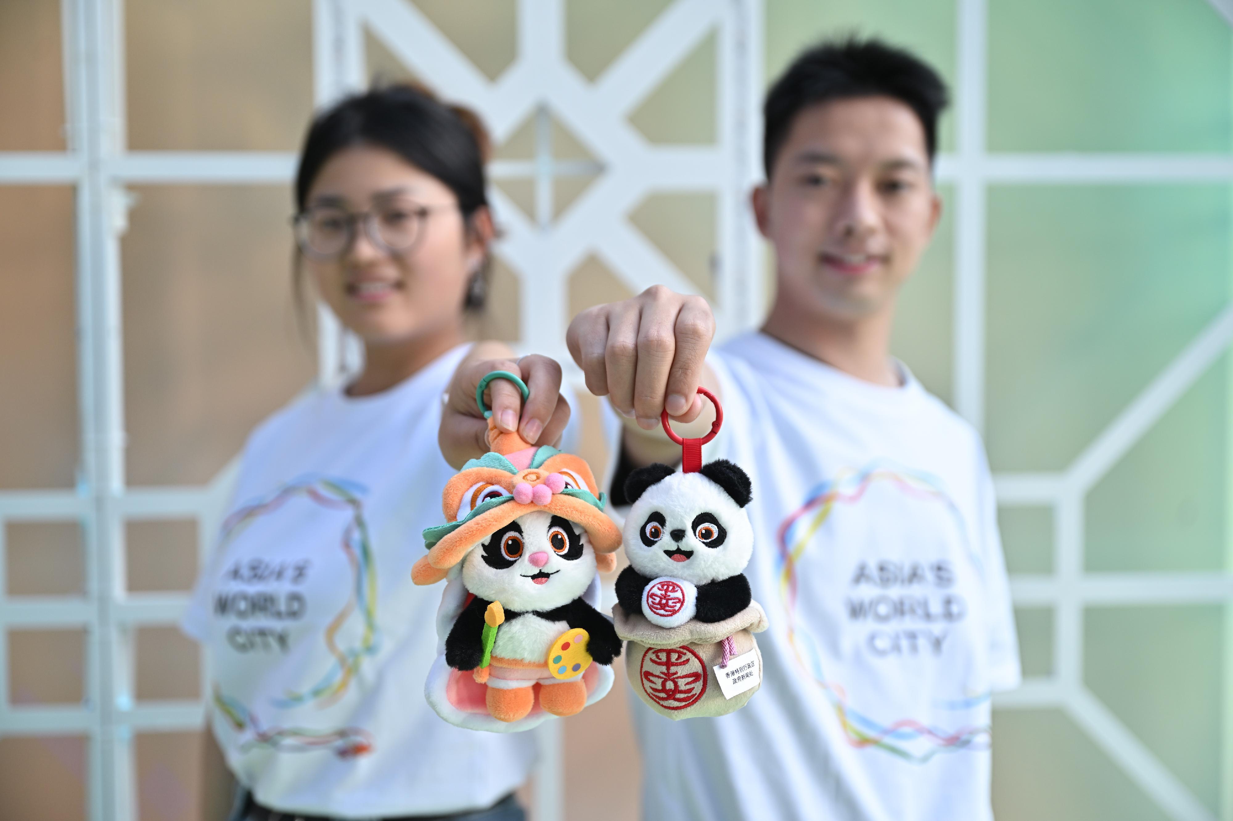 “香港─沉浸式之旅”巡回展览在武汉举行