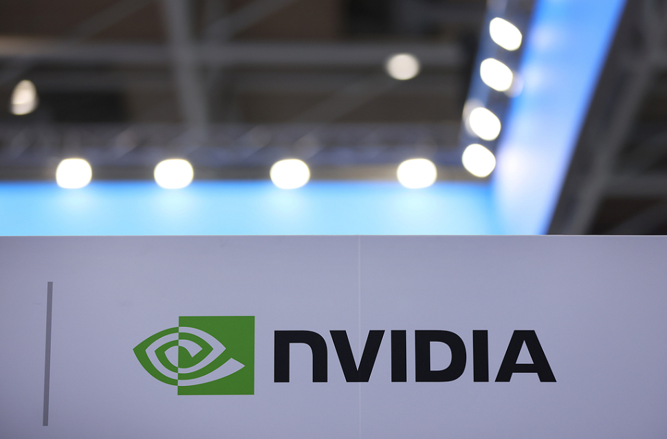 美股收盘：“双英”+三大内存股收创纪录 标普纳指再刷新高