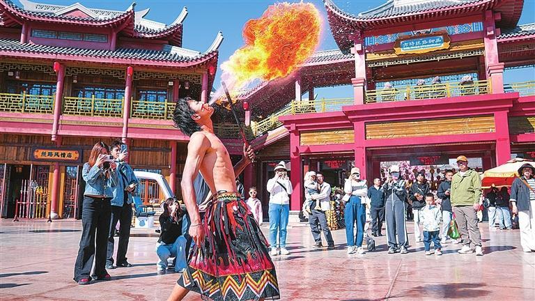 嘉峪关方特丝路神画杂技表演