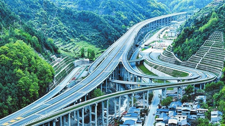 S44康县至略阳高速公路甘肃段二期工程康县西至白河沟段　新甘肃&middot;甘肃日报通讯员　陈勇