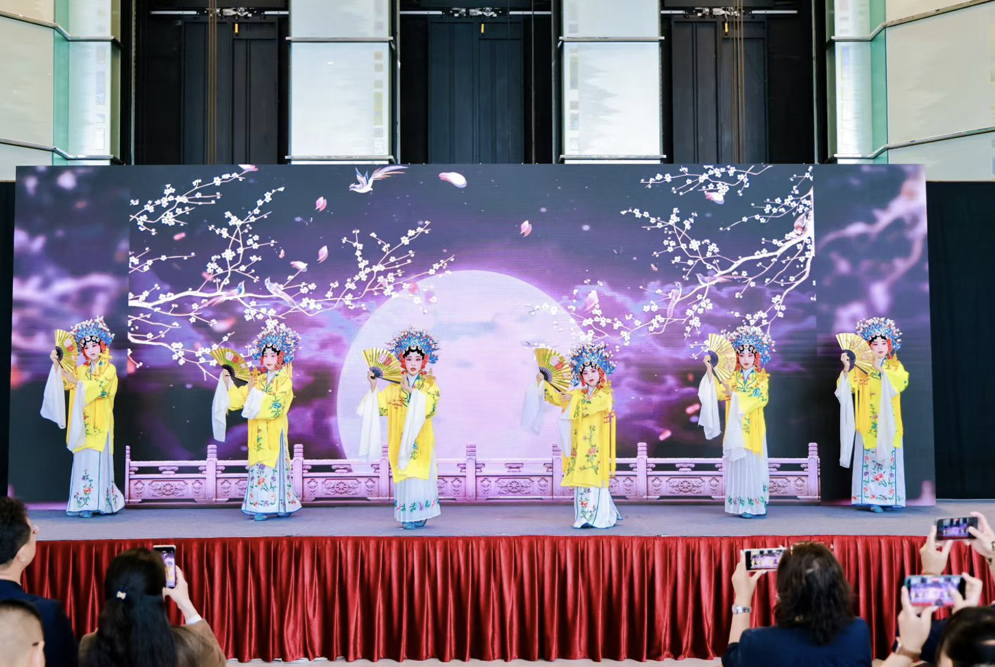 龙华区文旅推介会在港举行：搭建深港文旅新平台 促商融合再添新纽带