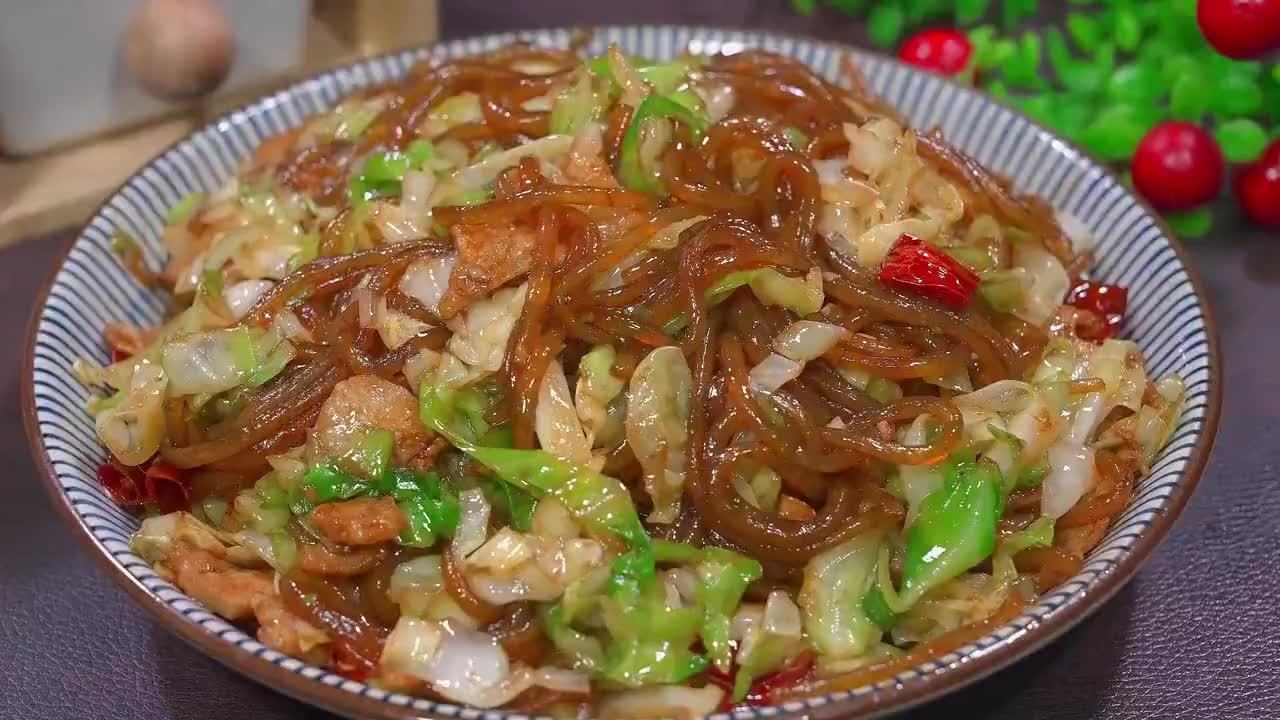 包菜炒粉条，切记不要焯水和直接下锅，教你一招，清脆