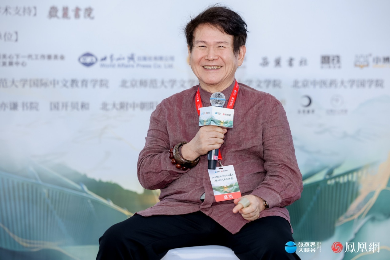台湾孔子协会创会理事长孔维勤在2026张家界悦读共创大会悦读沙龙上作分享。
