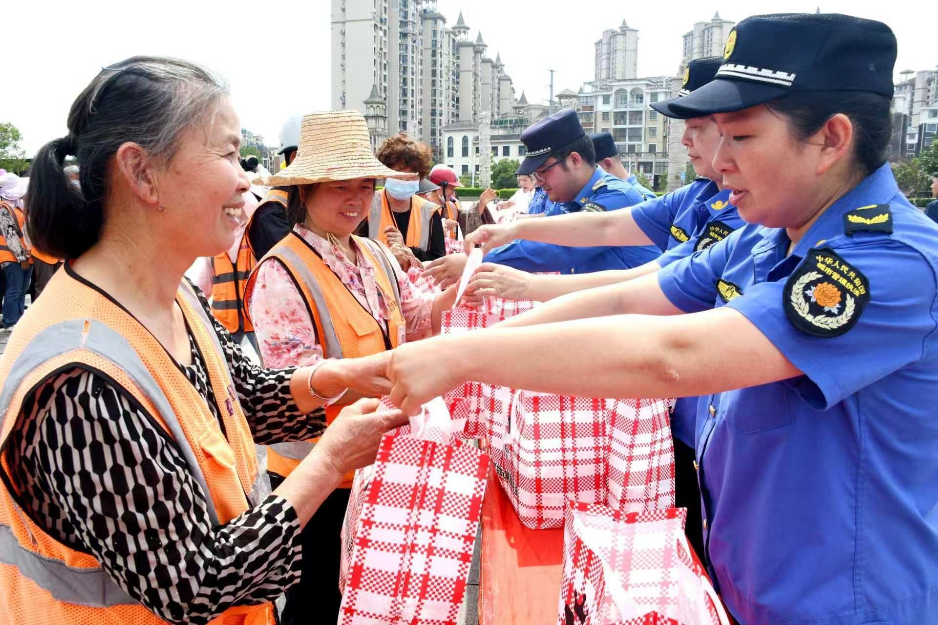 一封甜蜜礼，一场义诊行！抚州“五一”关爱劳动者在行动