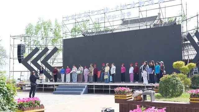 “唐槐焕彩迎村晚&middot;大地欢歌促振兴”——2026年灵台县全国“四季村晚”春季示范展示活动排练现场