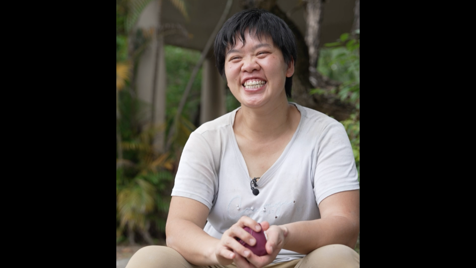 40岁妈妈扛楼16年月入过万，为两个孩子扛出未来