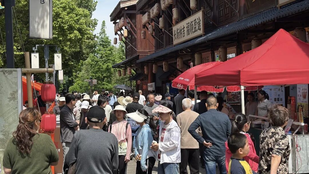 湘潭窑湾历史文化街区游客络绎不绝。图/湘潭市文旅广体局