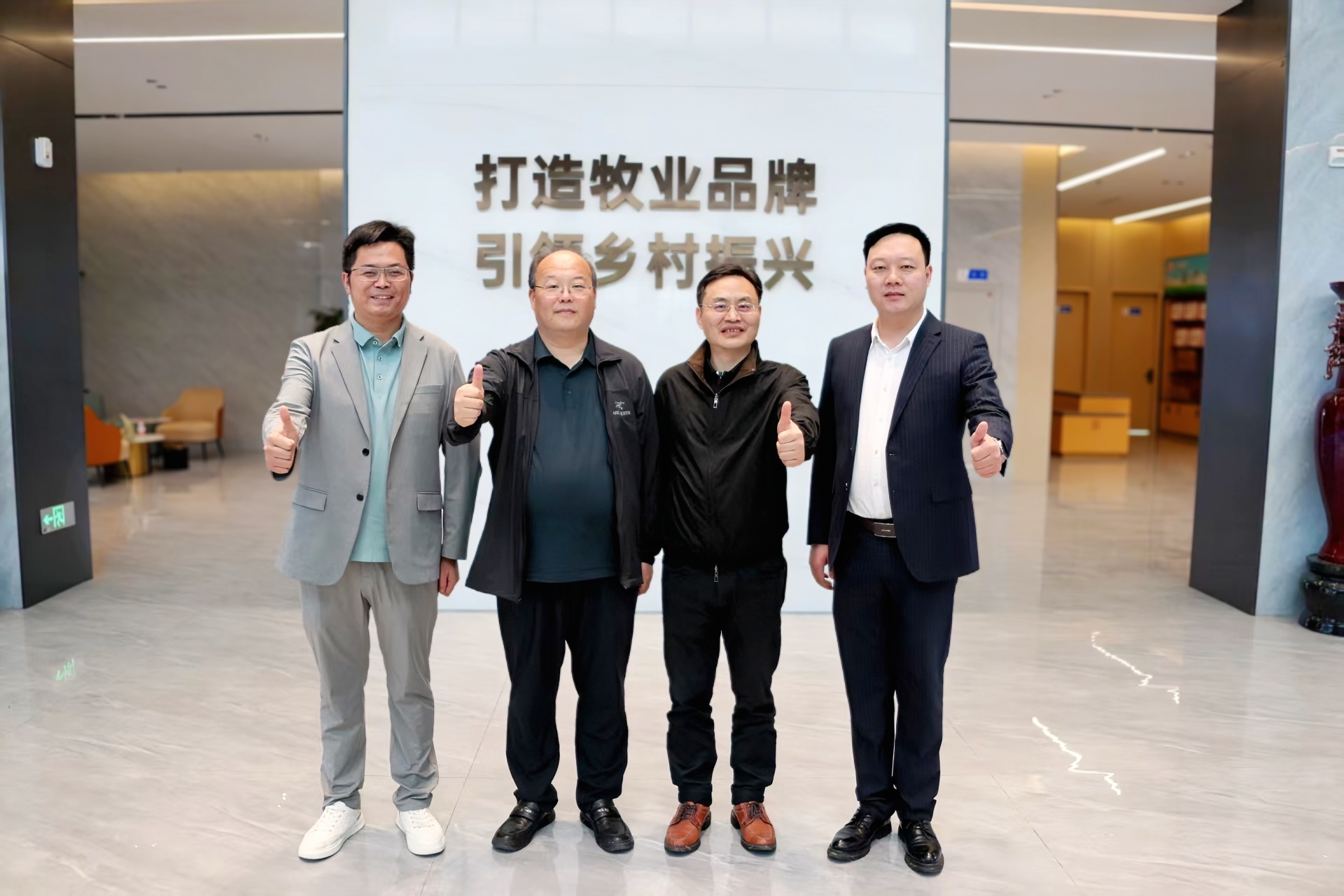 河南信阳:“福牛”+“美牛” 肉牛产业巨轮启航