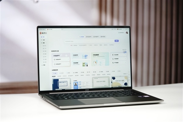 全球首获SGS六年耐用认证!荣耀X16 Plus 2026图赏