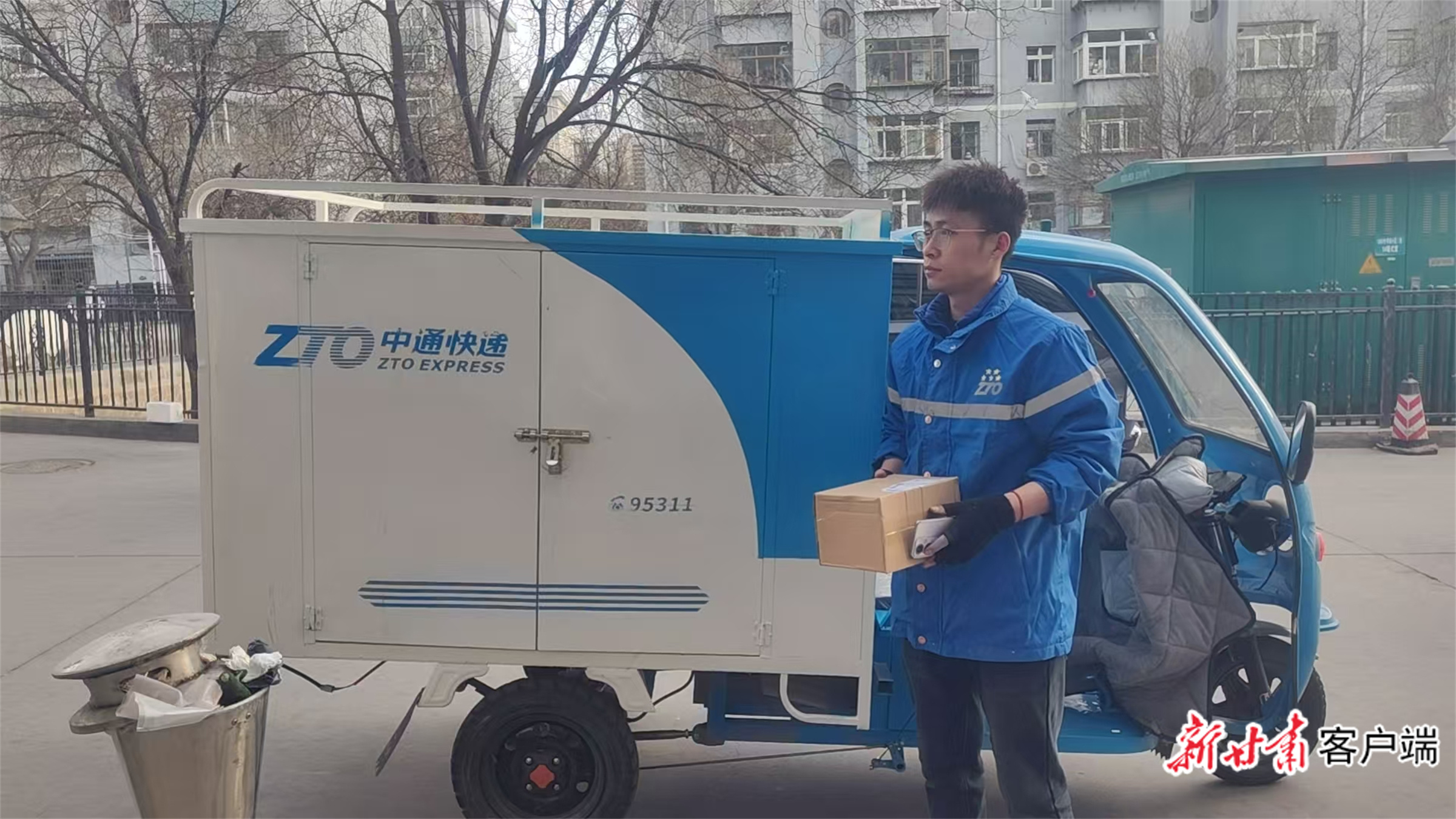 杨文智在派件中（文中图片由受访者提供）