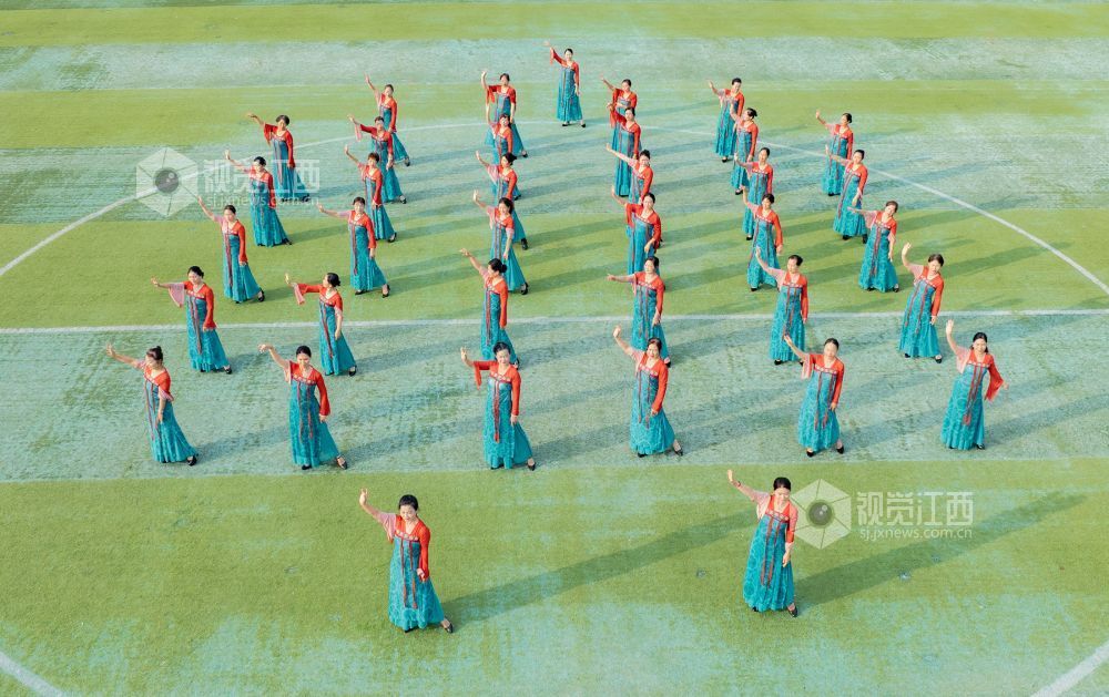 江西金溪：公益展演迎“五一”（图）