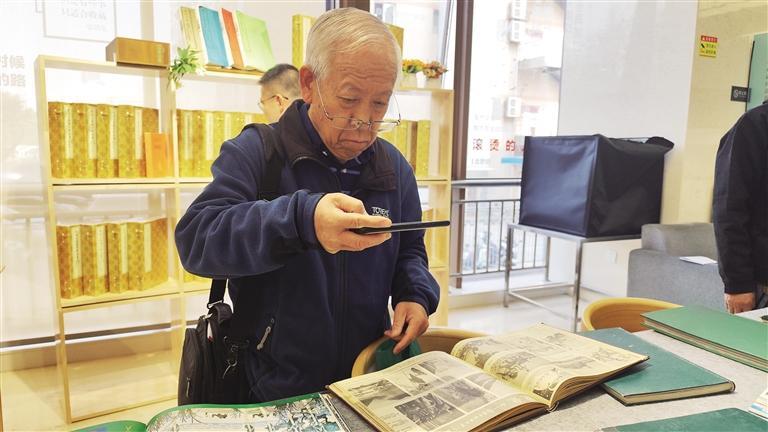 老人与旧杂志的心灵共鸣