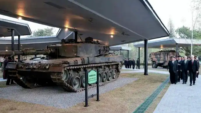 朝鲜展示俄乌战场缴获装备，包括德国美国主战坦克