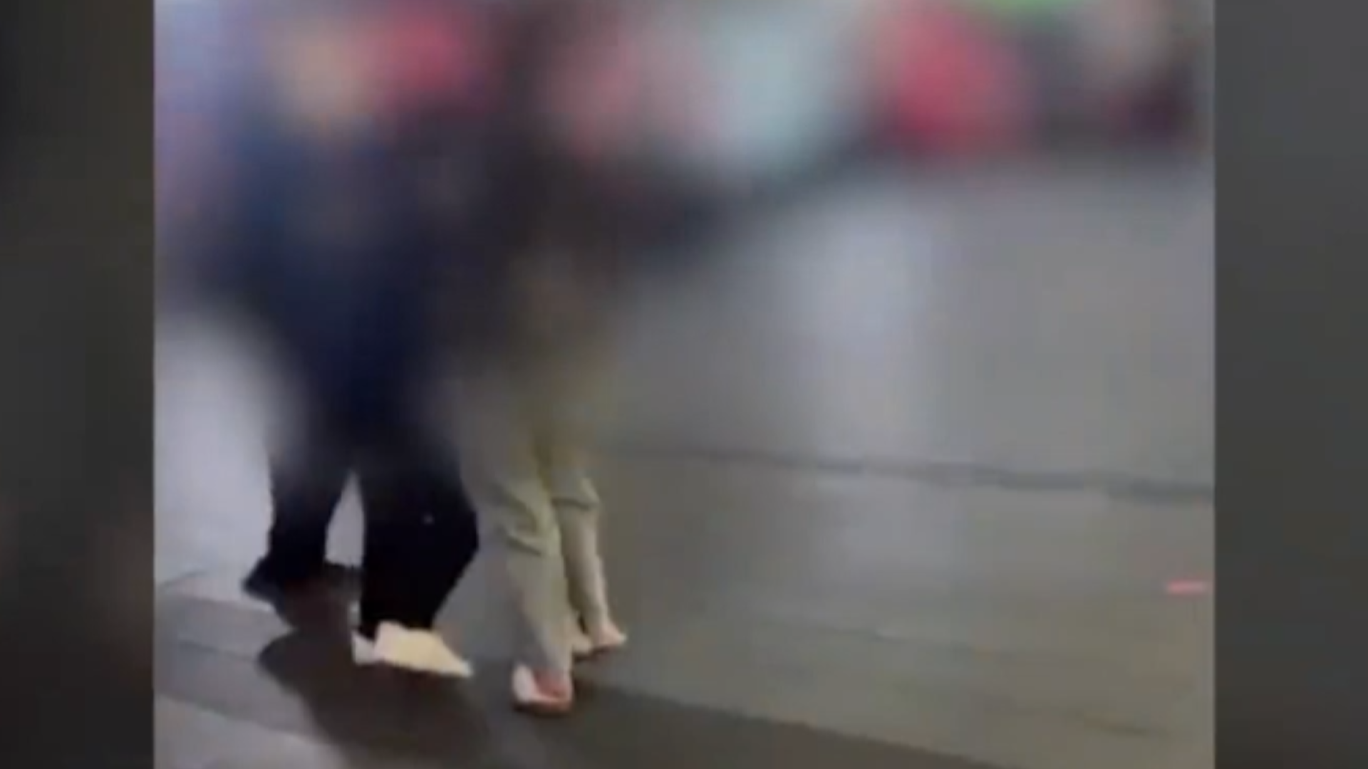 23岁中国女孩在澳大利亚遭两女子种族歧视并围殴，还产生严重心理创伤