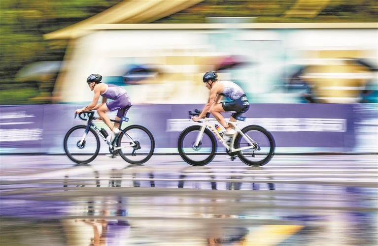 风驰电掣。