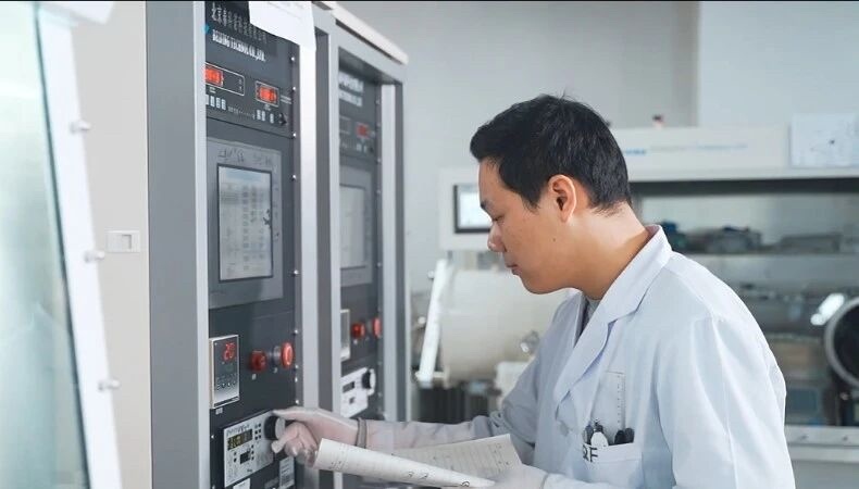 靳志文科研试验中