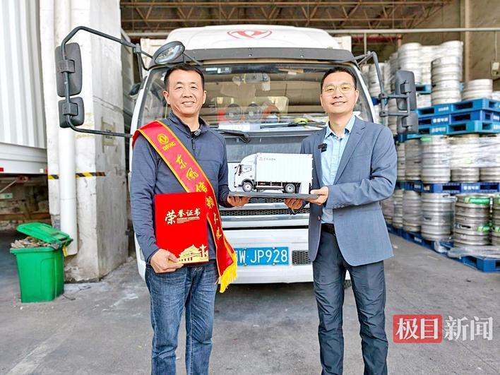 东风股份授予耿师傅“东风信赖大使”称号