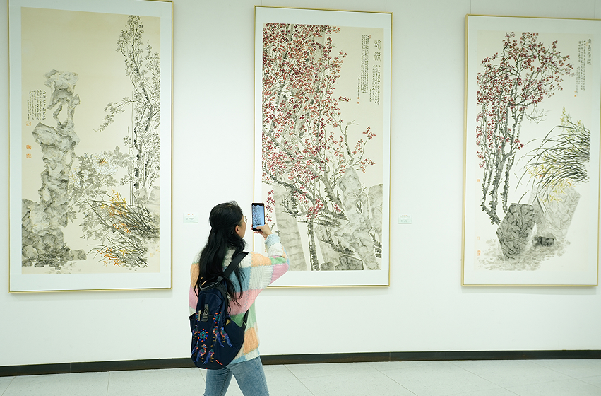 美丽中国行｜易峰花鸟画作品全国巡展走进江西科技学院