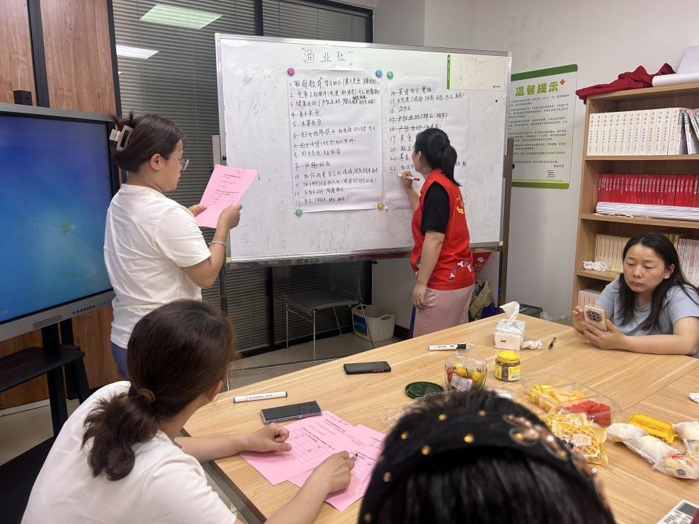 妇女代表积极发表意见