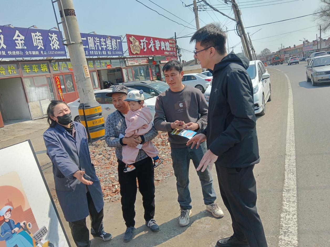平安产险黑龙江分公司：哈尔滨中心支公司开展农机亮尾安全守护行动