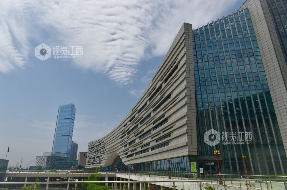 2026年4月27日，江西省图书馆外观设计，尽显现代大气。