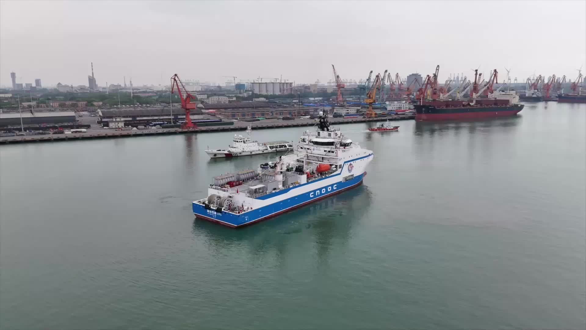我国首艘集成式大型压裂船“海洋石油696”完成首次作业前安全检查