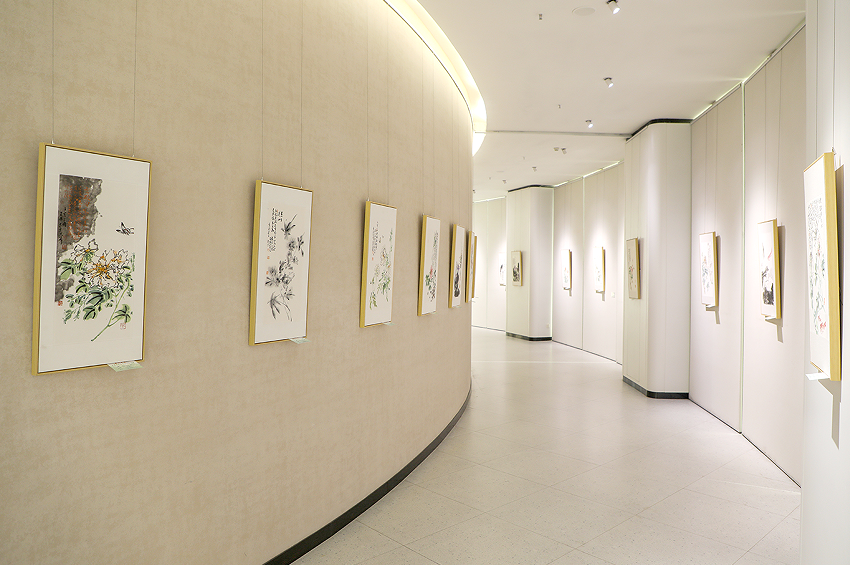 美丽中国行｜易峰花鸟画作品全国巡展走进江西科技学院