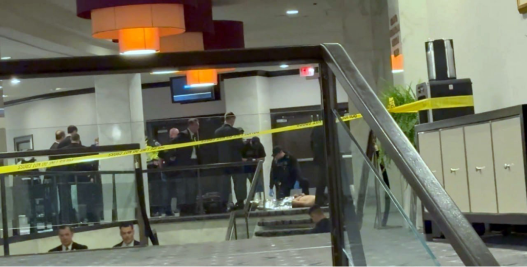 唐驳虎:白宫记者晚宴枪响,美国放不下一张平静的餐桌