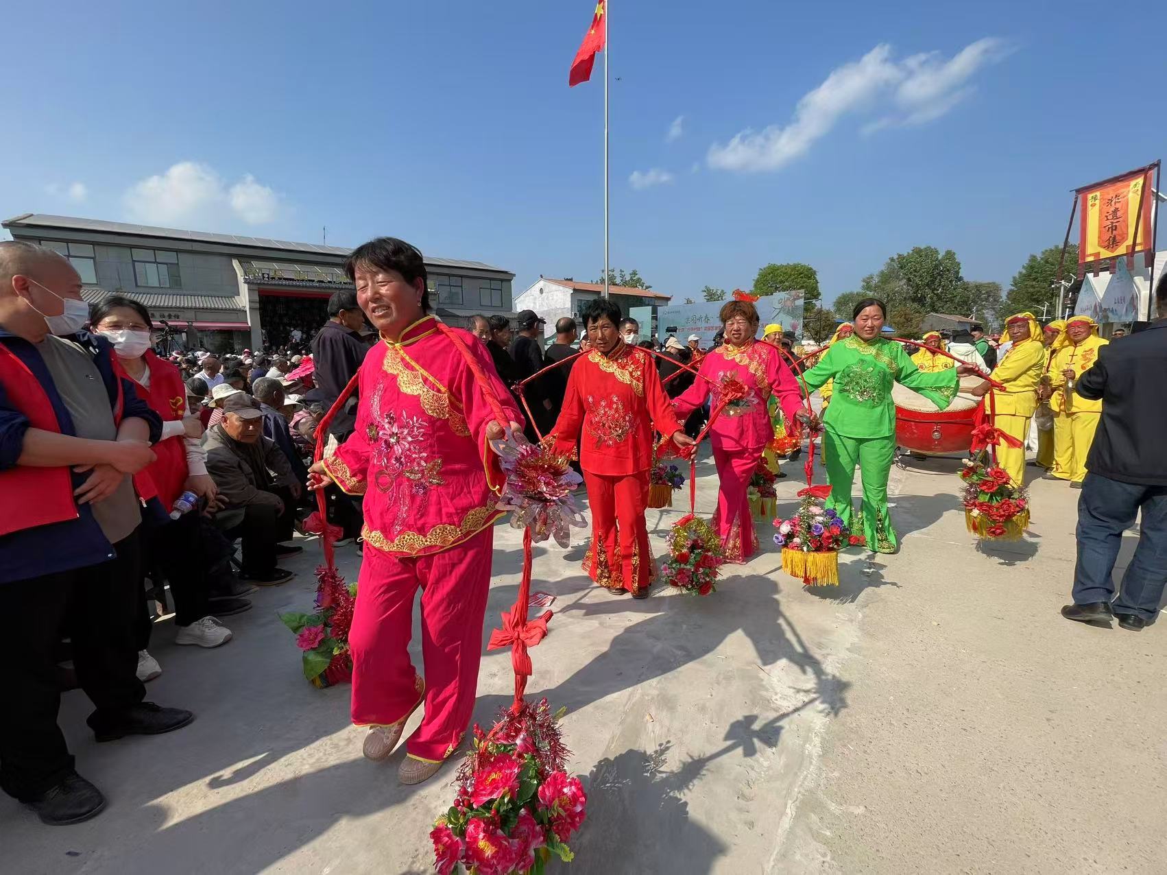 2026年全国“四季村晚”春季示范展示活动在商丘梁园区举行
