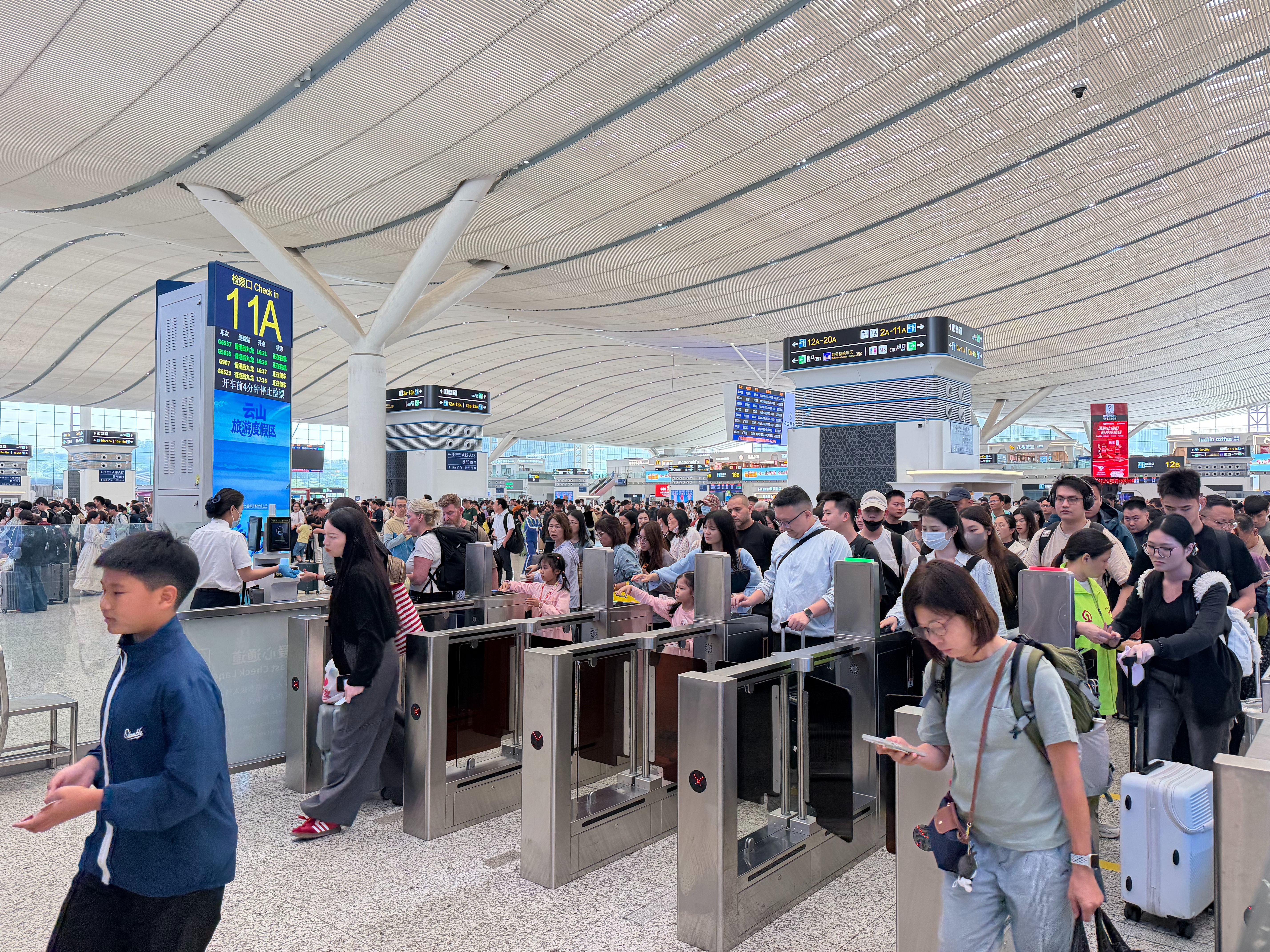 跨境客流持续走高  广深港高铁成为湾区互联互通“黄金通道”