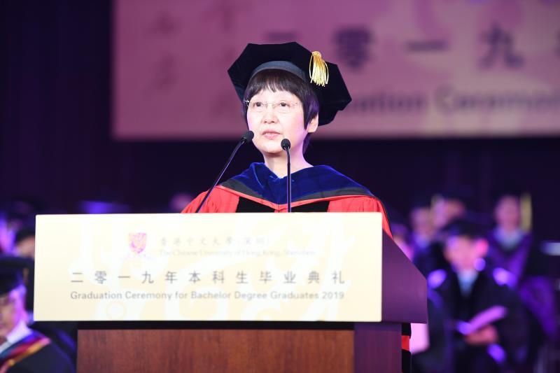 协理副校长兼学勤书院院长顾阳教授介绍主礼成员