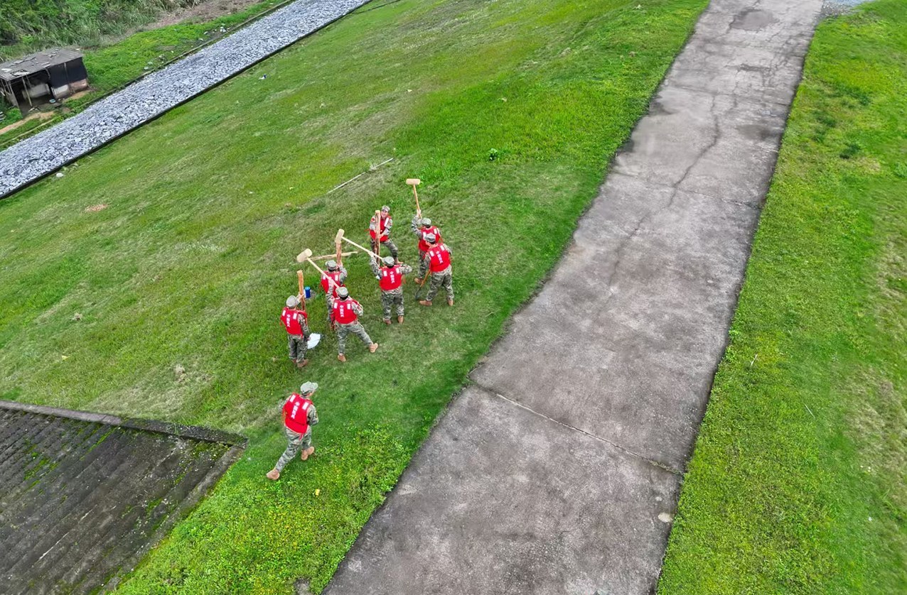 江西新余：抗洪抢险演练（图）