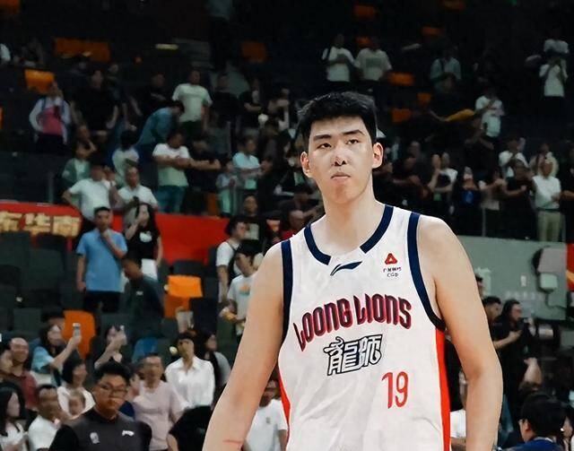 赢球后主动和焦泊乔小陈总握手，徐昕的高情商，撕碎杜锋最后体面