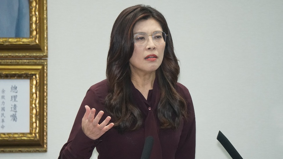 国民党军购案内部角力不断，郑丽文忙打圆场