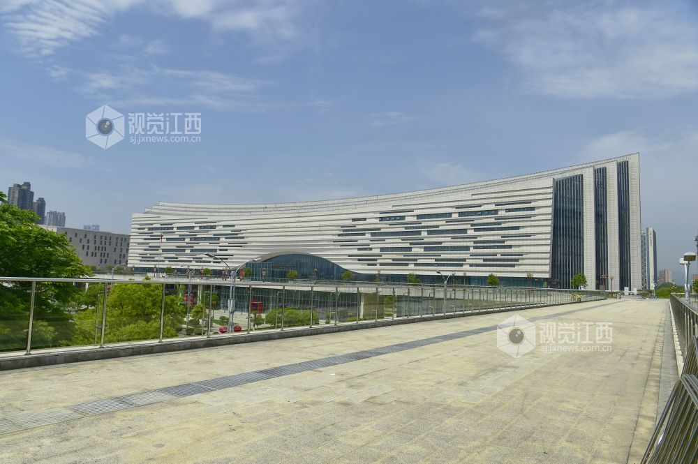 2026年4月27日，江西省图书馆外观设计，尽显现代大气。